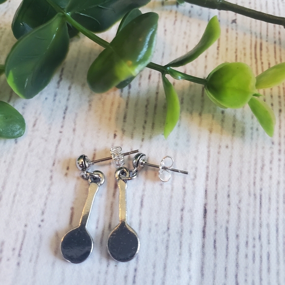 Blue and sliver dangle earrings. - Picture 3 of 3